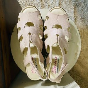 Sketchers cream/light pink memory foam wedges 6.5